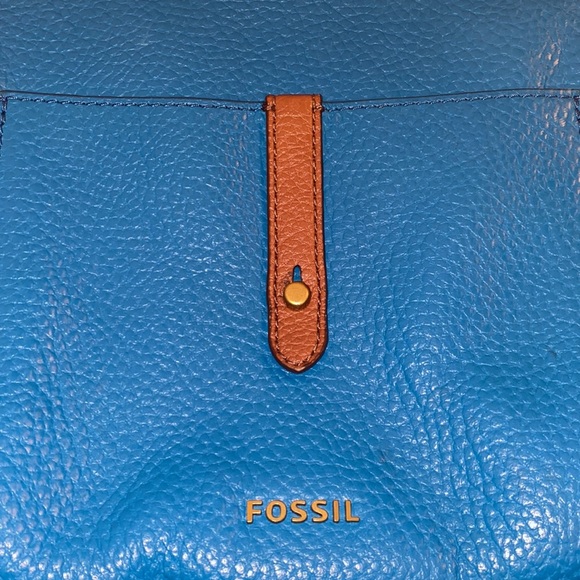 Fossil Gemma leather crossbody flat bag with zipper - Picture 3 of 10